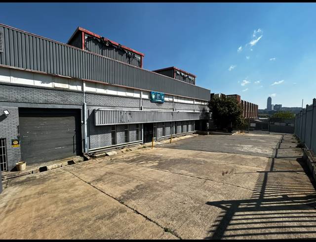 1,000M² WAREHOUSE TO LET IN WYNBERG